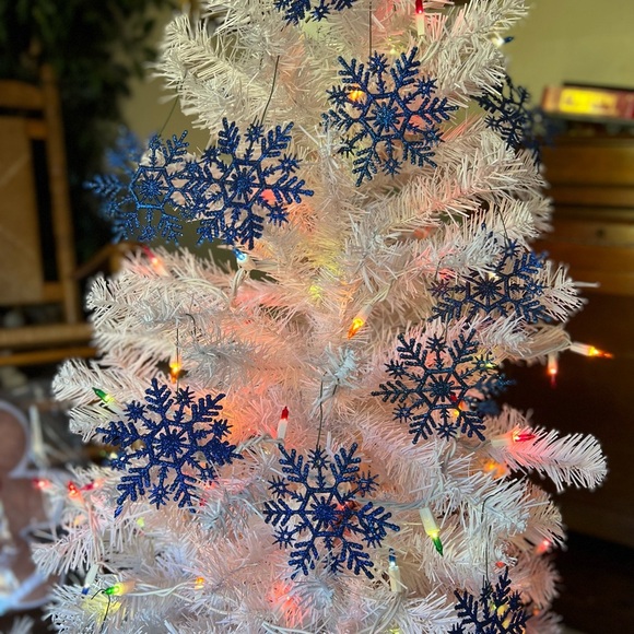 30 Christmas Blue Snowflake
Ornaments - Picture 3 of 8